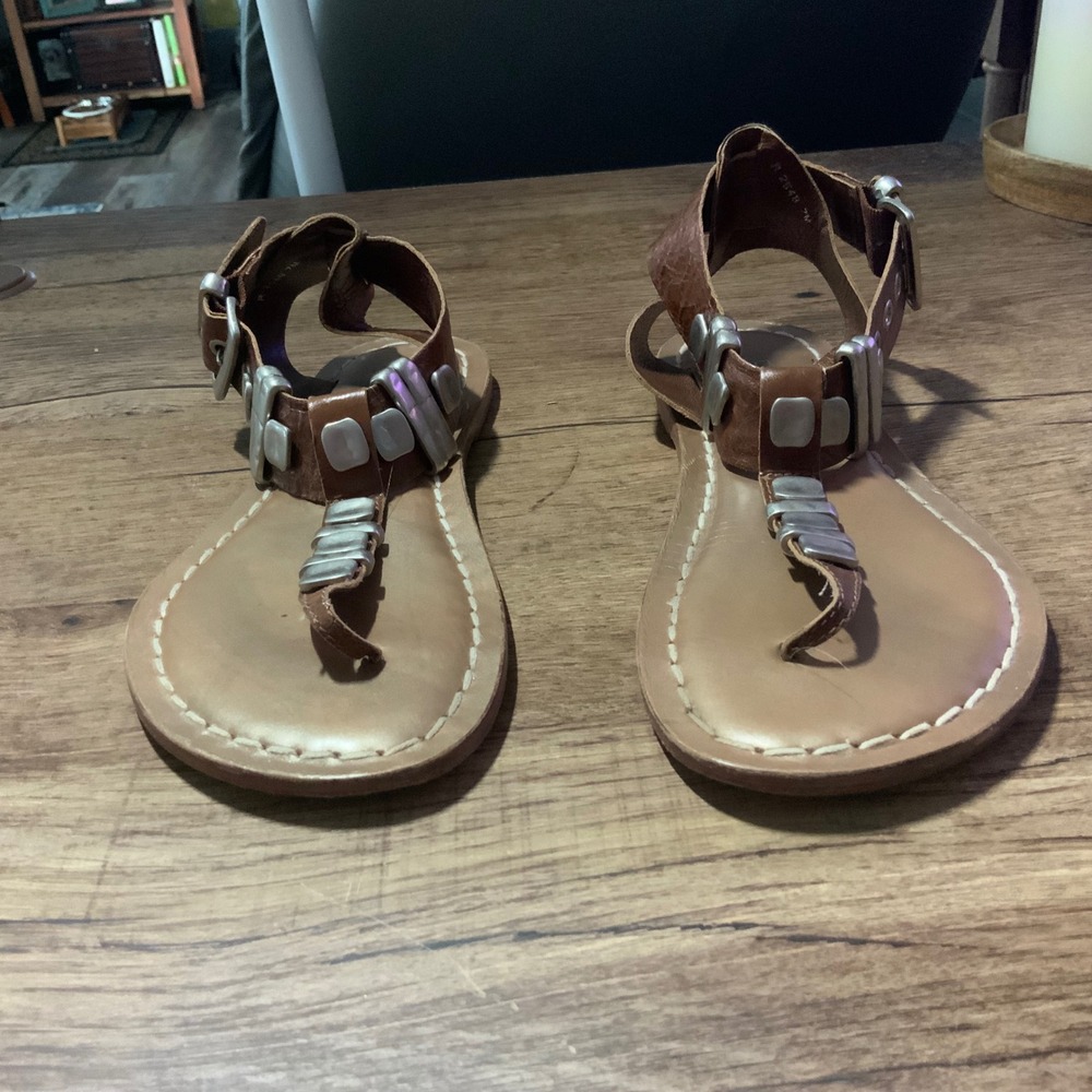 Bernardo Leather Sandals with hammered silver‎ accents size 7